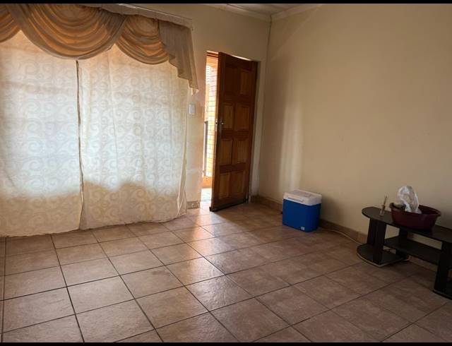 2 BEDROOM APARTMENT FOR SALE IN RUSTENBURG CENTRAL